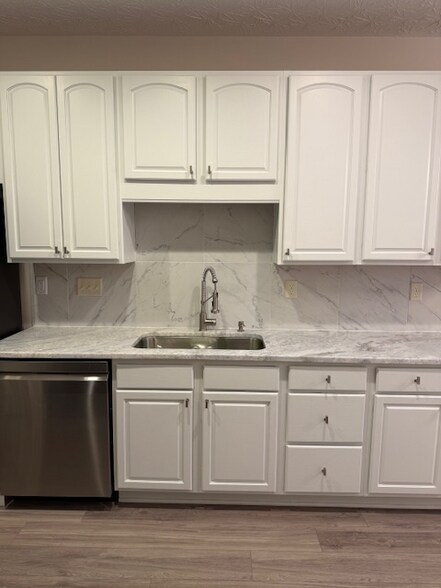 Building Photo - 8003 Pinnacle Point Dr