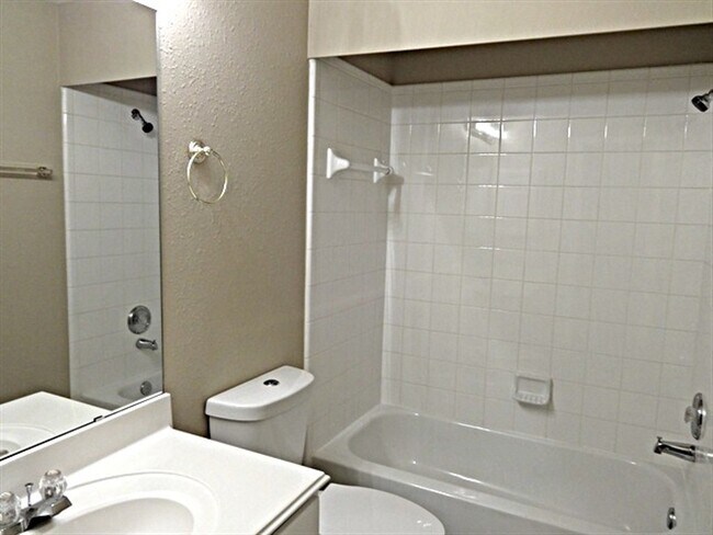 Building Photo - 3523 Pine Valley Dr