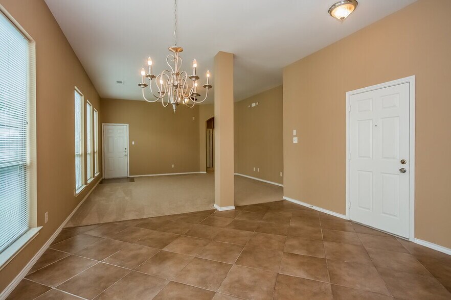 Building Photo - 16531 Strathmore Manor Ln