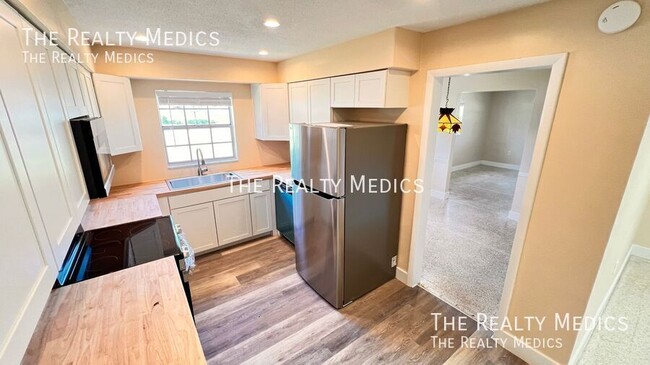 Building Photo - 4709 Redfern Dr