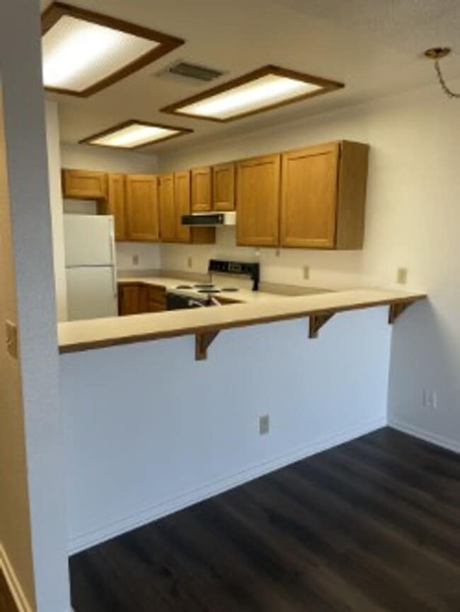 Building Photo - Move in ready.  Call for a showing. (928) ...