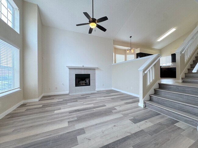 Building Photo - East El Paso Split Tri-Level 3 bed/2 bath Refrig A/C with bonus loft!
