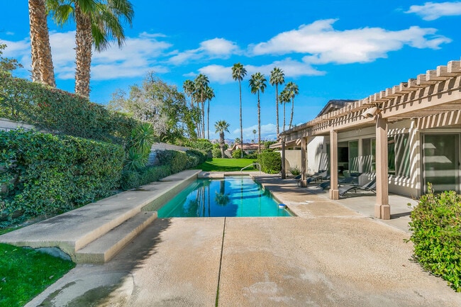 Building Photo - 45455 Crow Cir