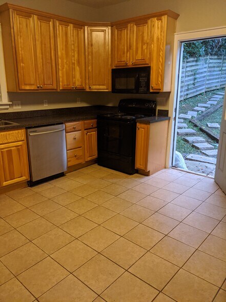 Kitchen - 1319 N Davidson St