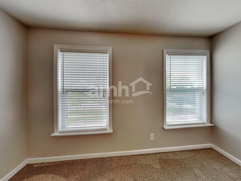 Building Photo - 2364 Blackthorn Dr