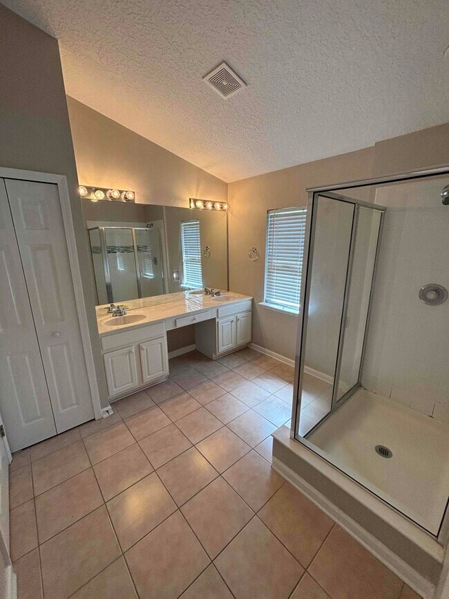 Building Photo - 1329 Fairway Village Dr