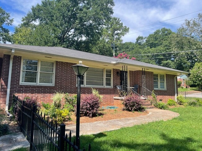 Building Photo - Crestview Home walking distance to Normaltown