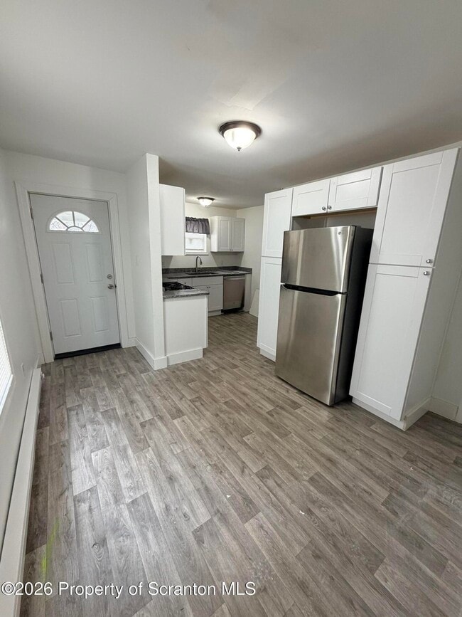 Building Photo - 317 10th Ave