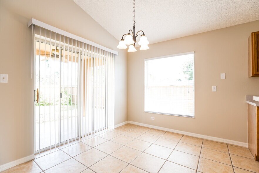 Building Photo - 2041 Bobtail Dr