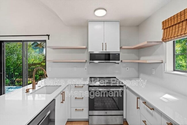 Building Photo - 4000 Carman Dr