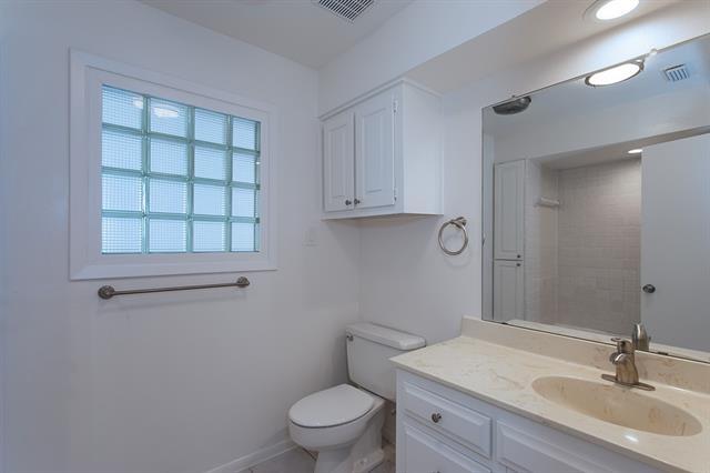 Building Photo - 7450 Holly Hill Dr