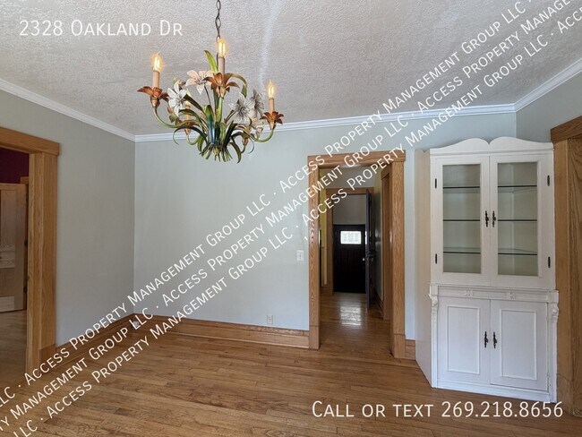 Building Photo - 2328 Oakland Dr