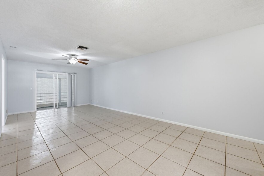 Building Photo - 410 W Palm St