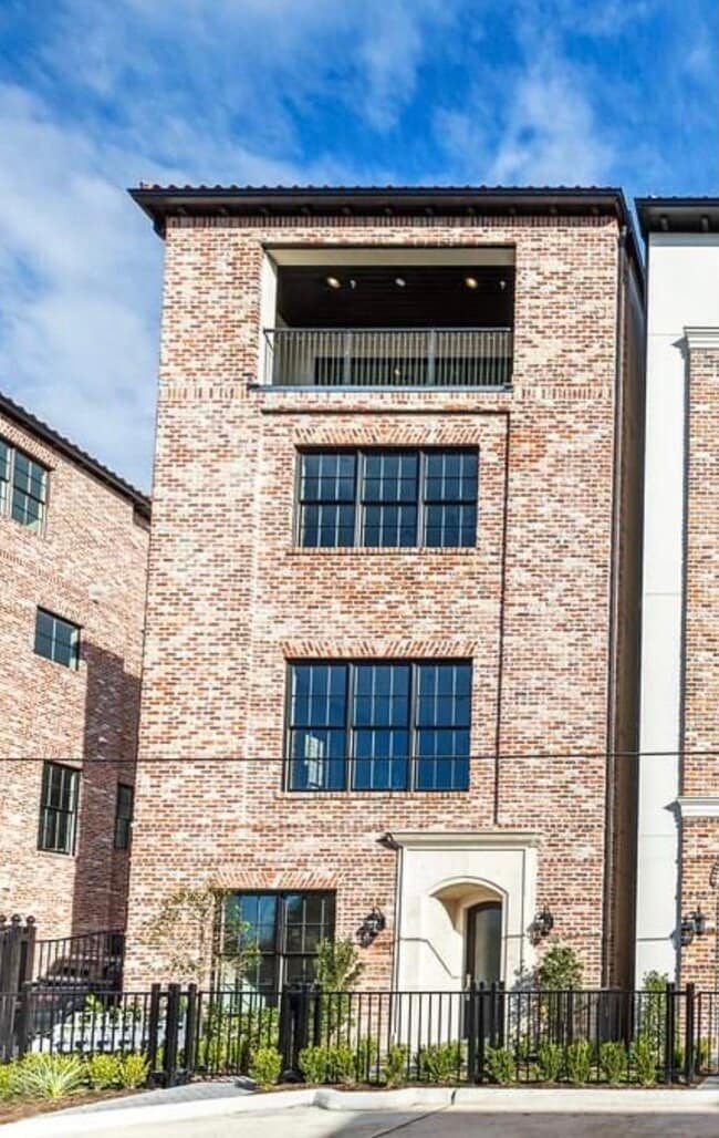 Building Photo - 19 Robita St