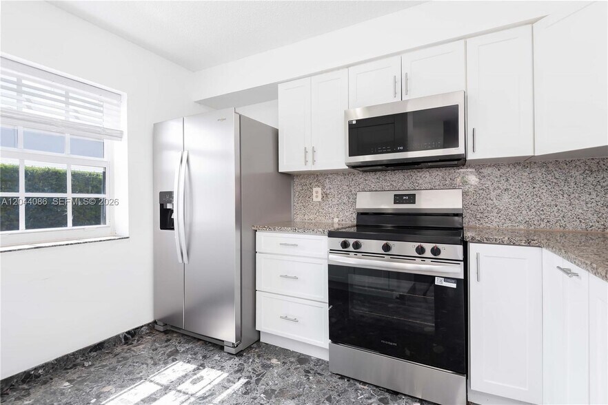 Building Photo - 9044 SW 148th Ct