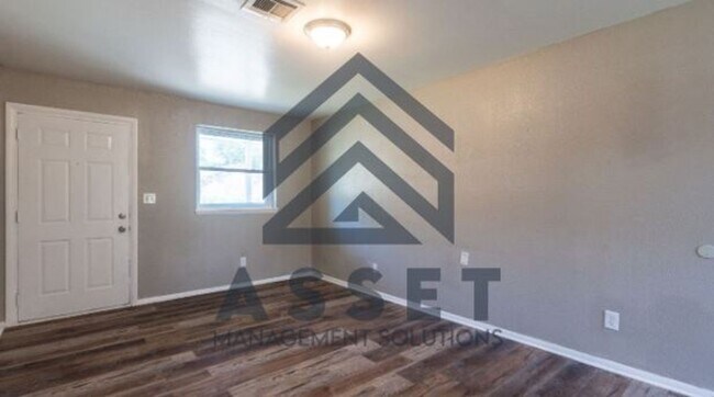 Building Photo - 4 Bedroom Available for Lease & Rent to Own!