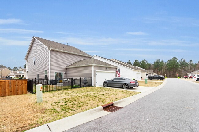 Building Photo - 1011 Spivey Cir