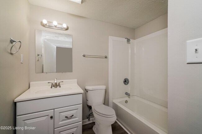Building Photo - 8407 Archwood Ct