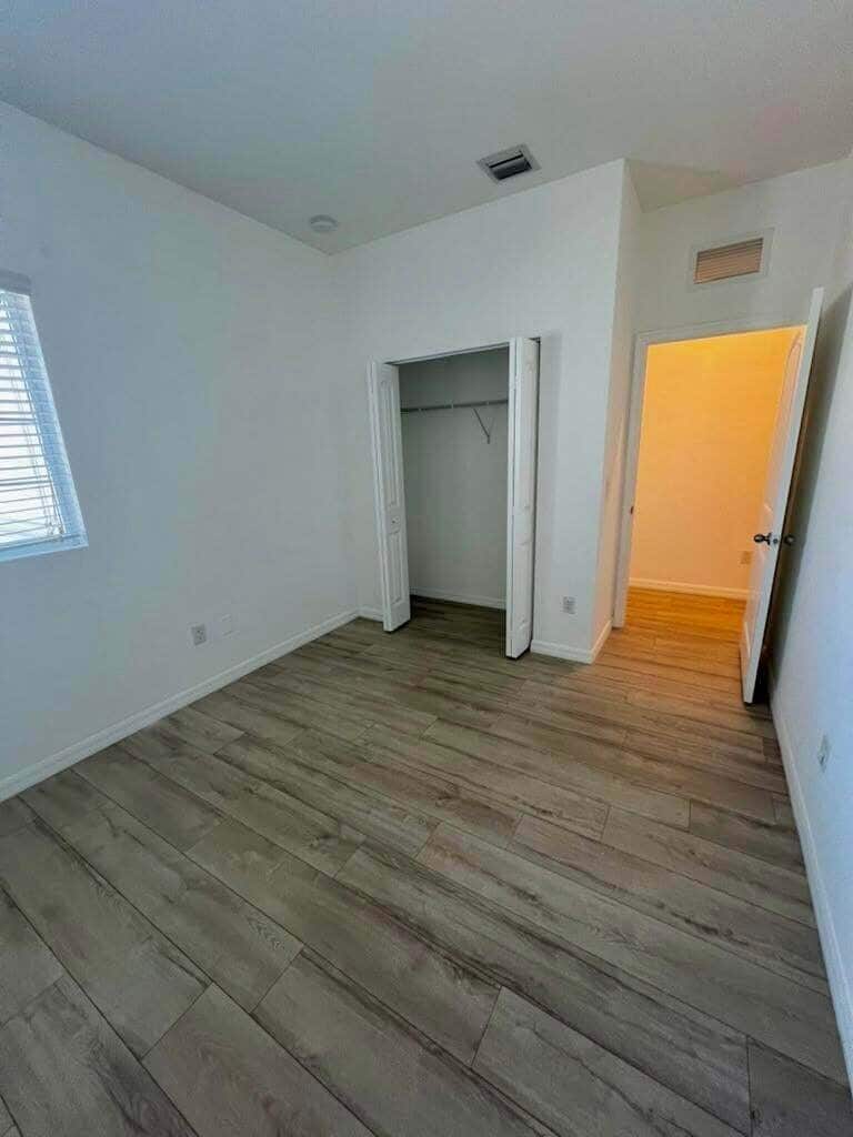 Building Photo - 1129 Vermilion Dr