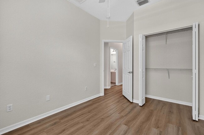 Building Photo - 158 W Thatch Palm Cir