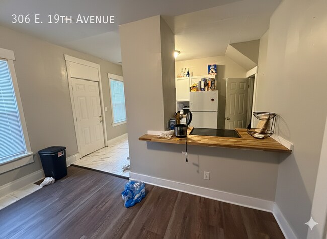 Building Photo - 306 E 19th Ave