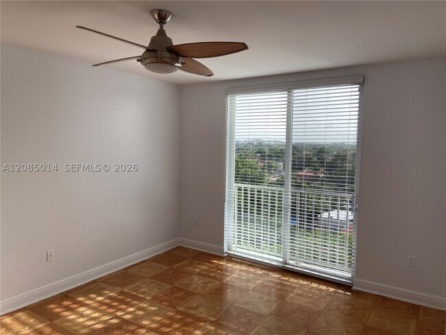 Building Photo - 2550 SW 27th St
