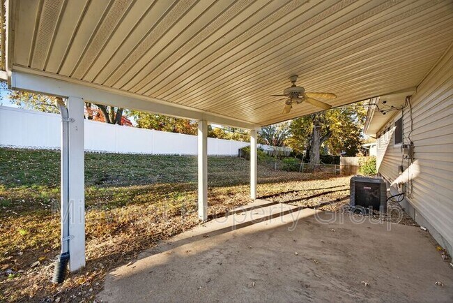 Building Photo - 1225 Night Dr