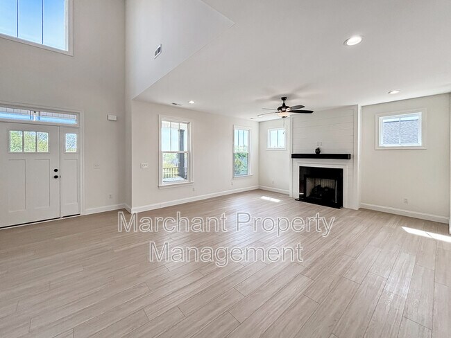 Building Photo - 15 Gerru Ct