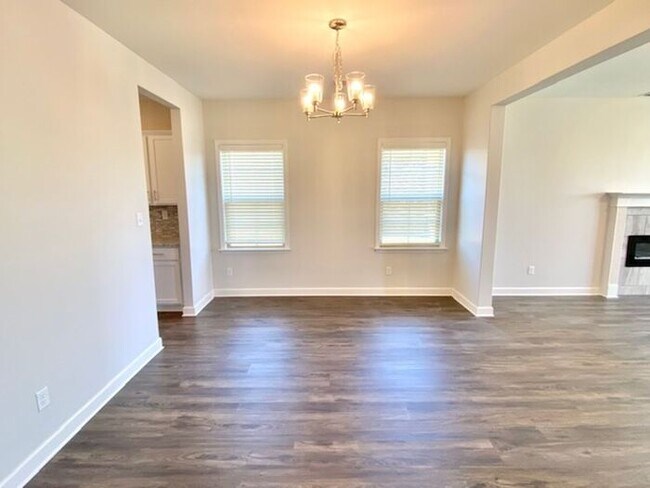 Building Photo - Now Leasing a 4-bedroom 2.5 bath home in Somerville, TN