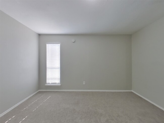 Building Photo - 12219 White River Dr