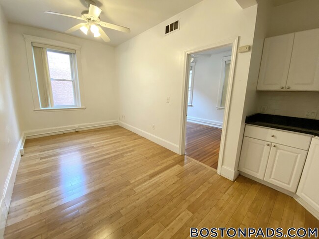Building Photo - 64 Hemenway St
