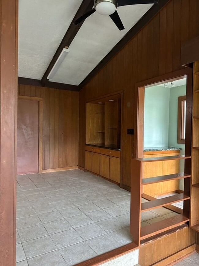 Building Photo - 655A Hinano St