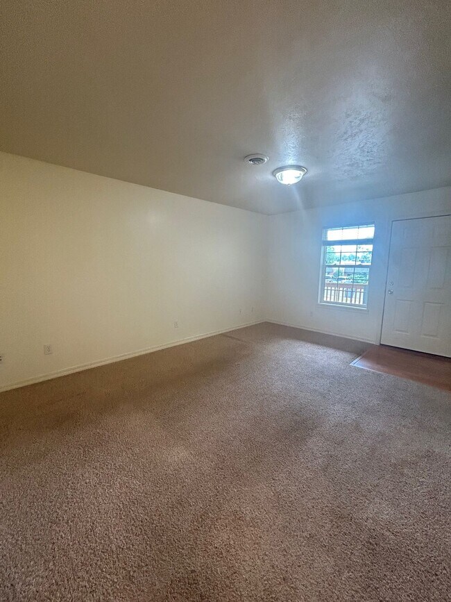 Building Photo - 465 Taft Ave