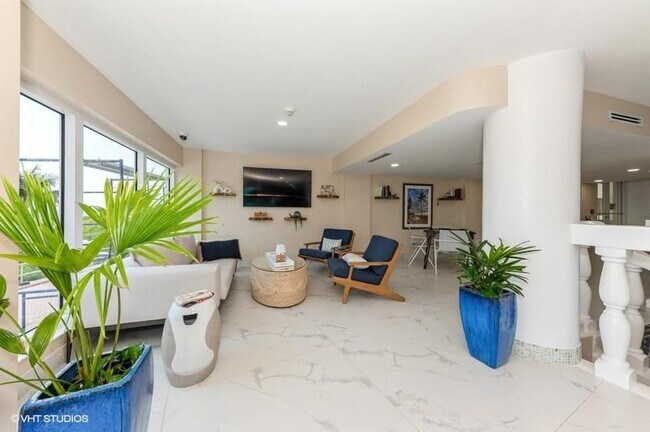 Building Photo - 710 N Ocean Blvd