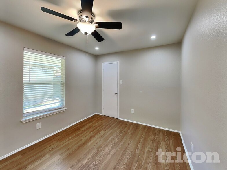 Building Photo - 1109 Glen Creek Dr