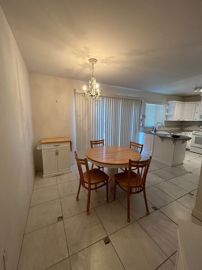 Building Photo - 8915 Salmon Falls Dr