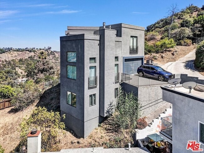 Building Photo - 6852 Woody Trail