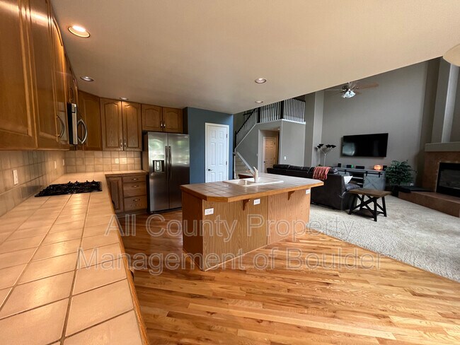 Building Photo - 1445 S Larkspur Ct