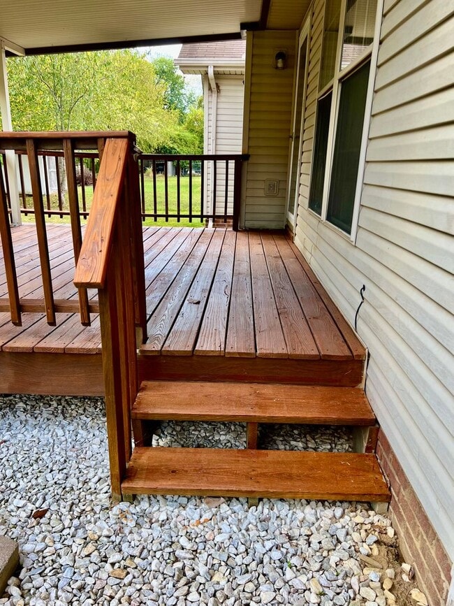 Building Photo - AVAILABLE NOW! 3 Bedroom Home Available of...