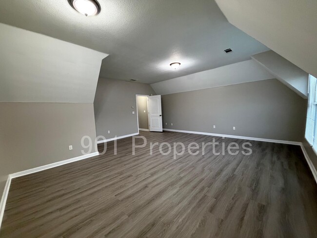 Building Photo - 3777 Pavilion Cir