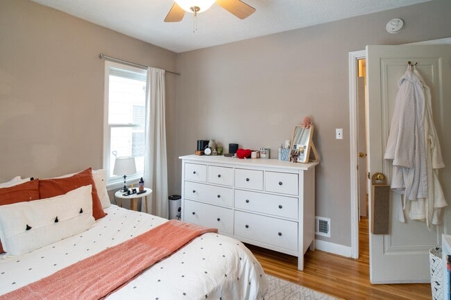 Building Photo - 2917 Hampshire Ave S