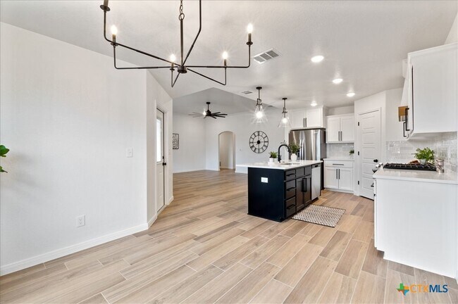 Building Photo - 6019 Catania Rd