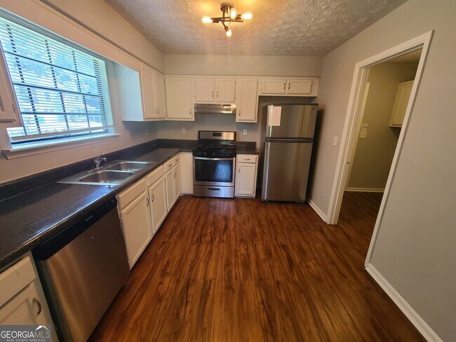 Building Photo - 2652 Creek Hollow Dr