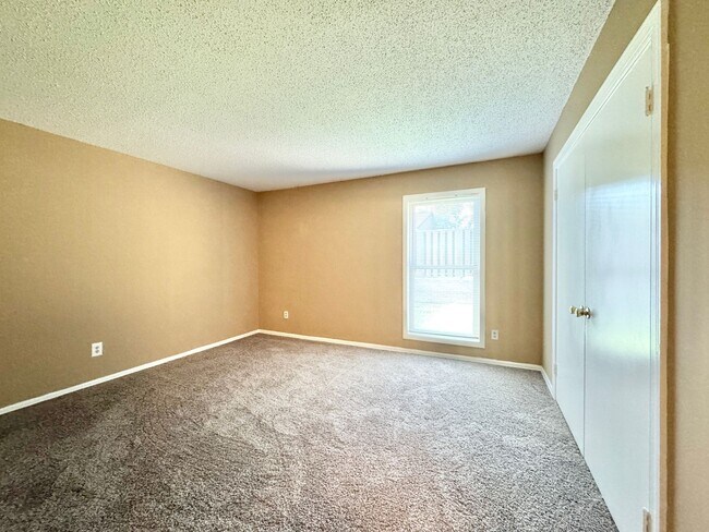 Building Photo - Holden Village Townhome Available - Newly ...