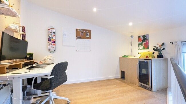 Building Photo - 1030 Casa Dr