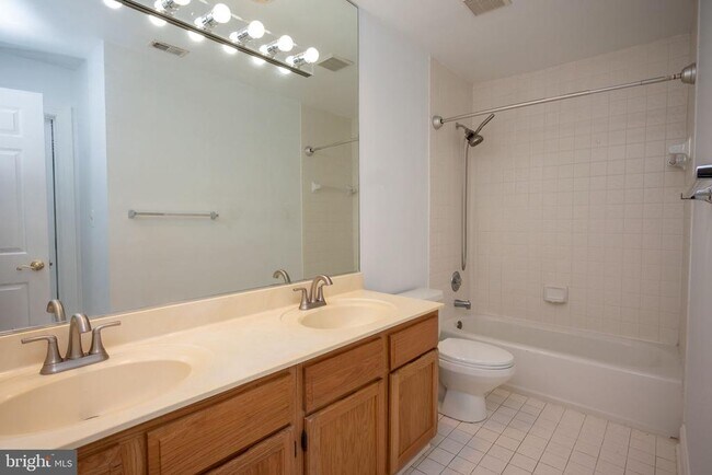 Building Photo - 9700 Grenadier Ct