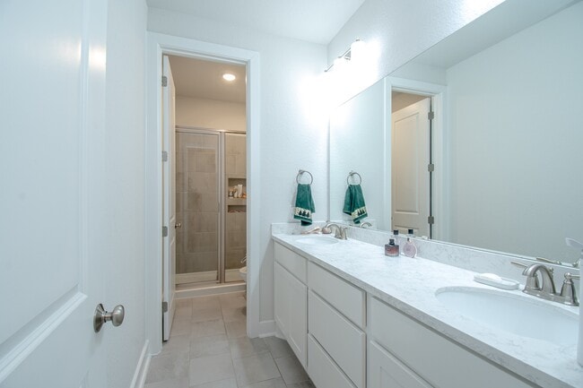 Building Photo - 16 Mariposa Wds Dr