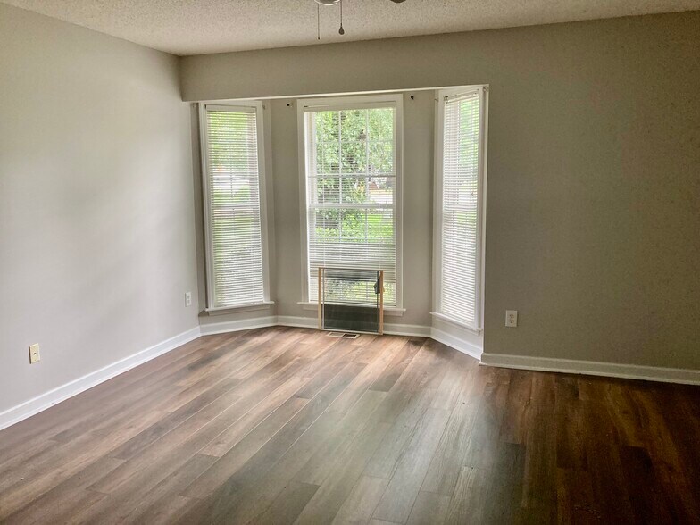 Building Photo - 1237 Beringer Forest Ct