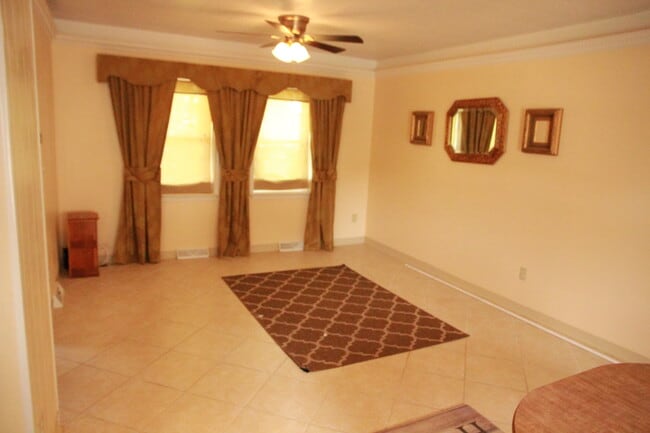 Building Photo - 754 E Washington Ave