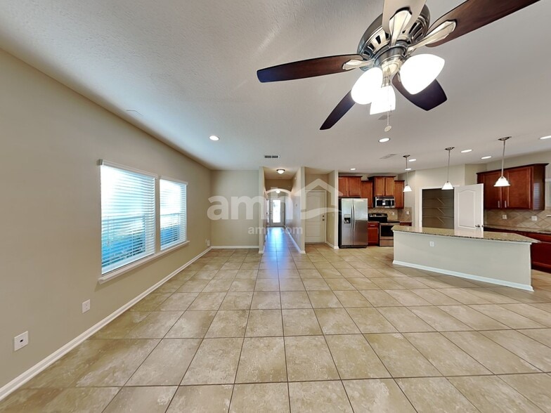 Building Photo - 332 Silver Glen Ave